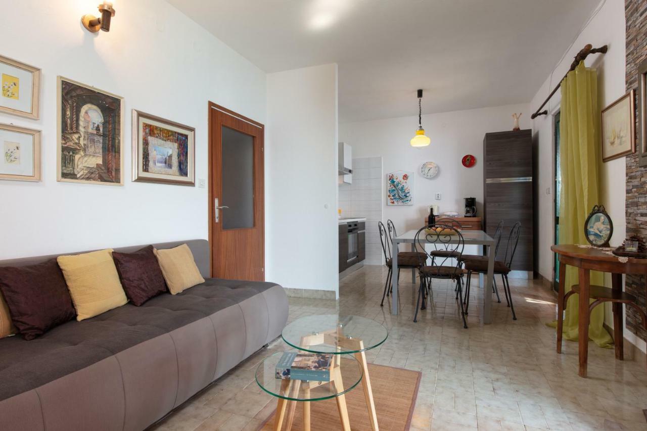 Holiday Home Barbara Trogir Exterior foto