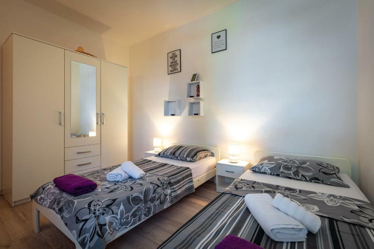 Holiday Home Barbara Trogir Exterior foto