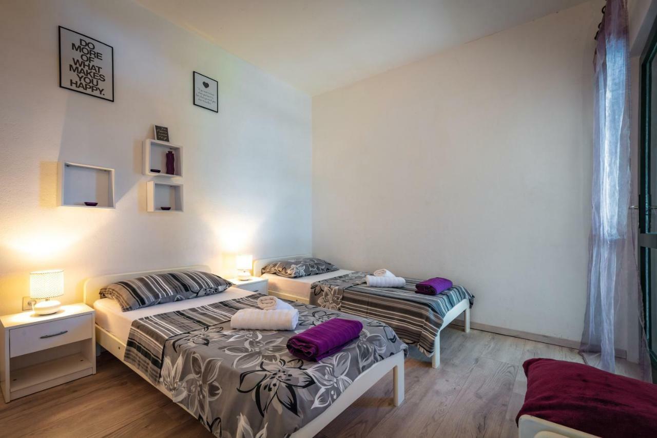 Holiday Home Barbara Trogir Exterior foto
